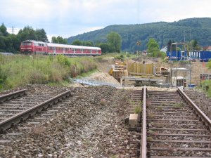 Der Bau der neuen Eisenbahnüberführung in Schmiechen geht planmäßig voran